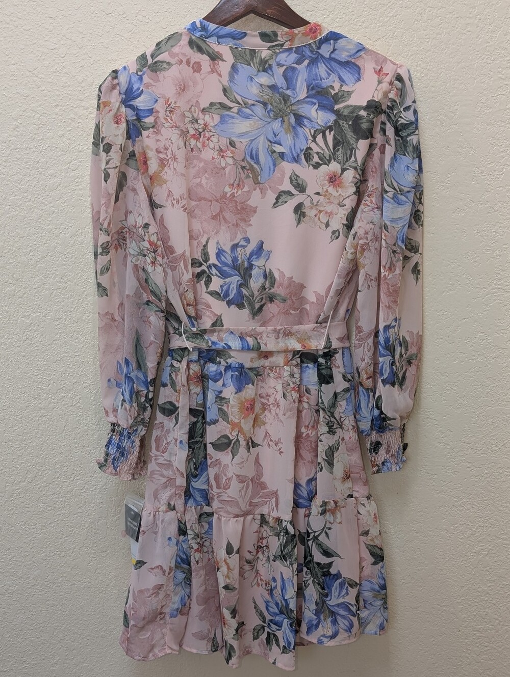 NWT Robbie Bee floral/Hawaiian print chiffon belted dress. Pink. Size Medium - Picture 5 of 6
